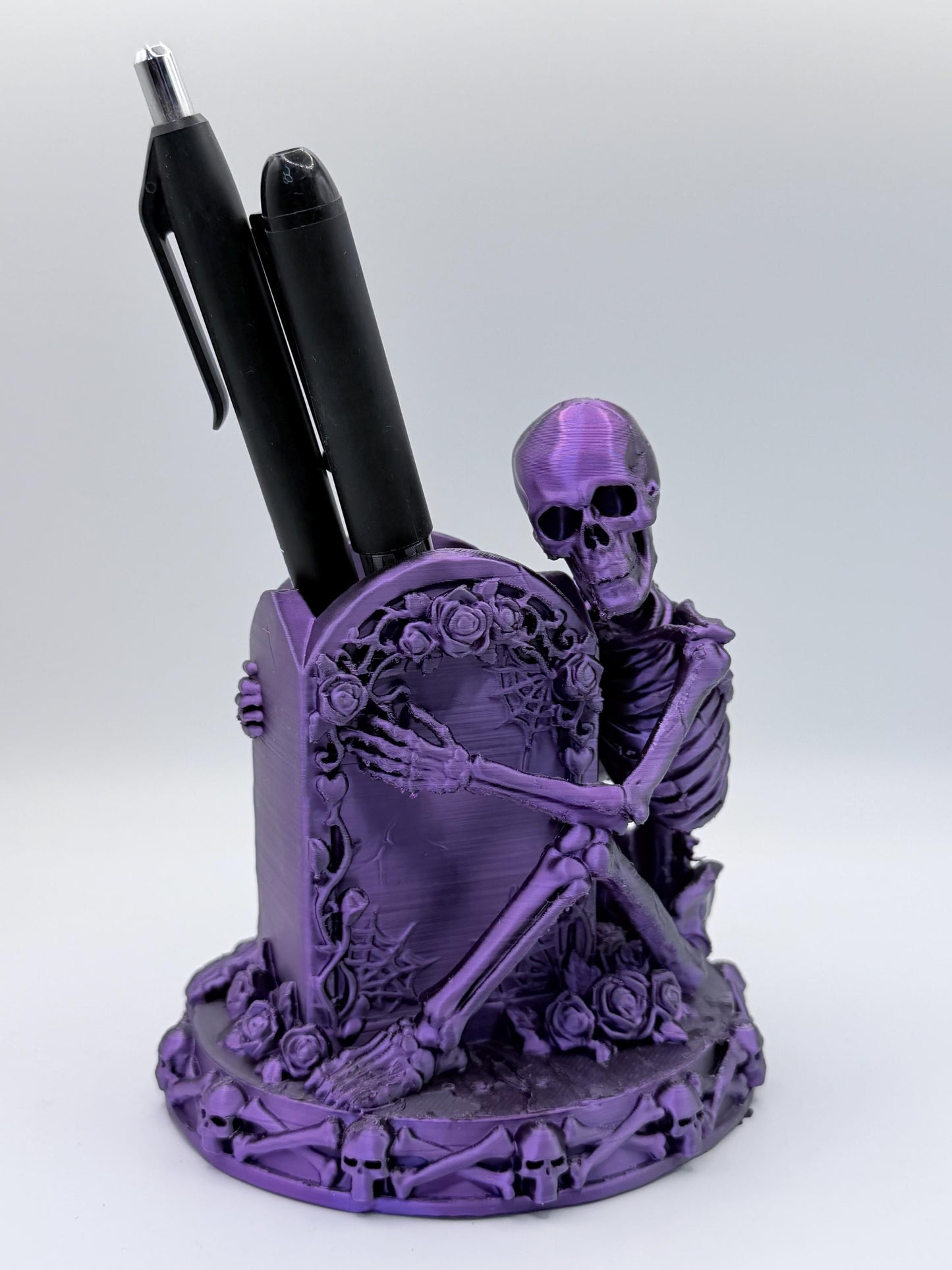 Skull and Roses Gothic Pen Holder